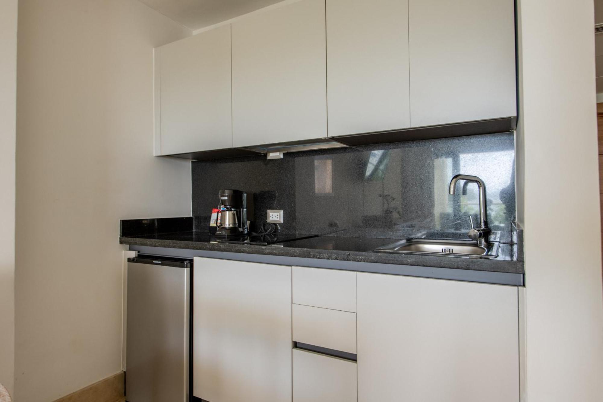Hacienda Samana Bay Hotel Exterior foto A typical kitchen in a student apartment