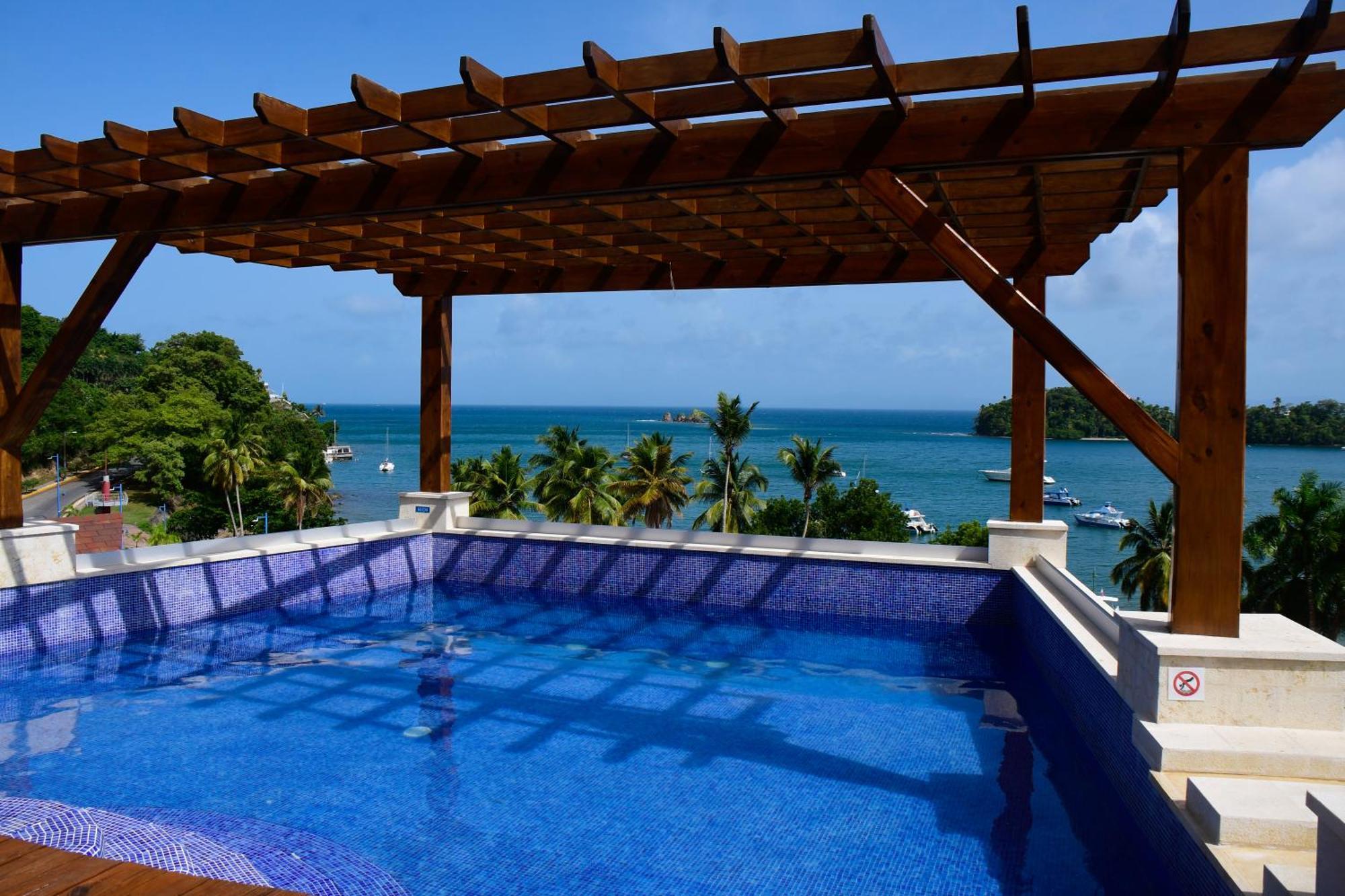 Hacienda Samana Bay Hotel Exterior foto A pergola in a swimming pool