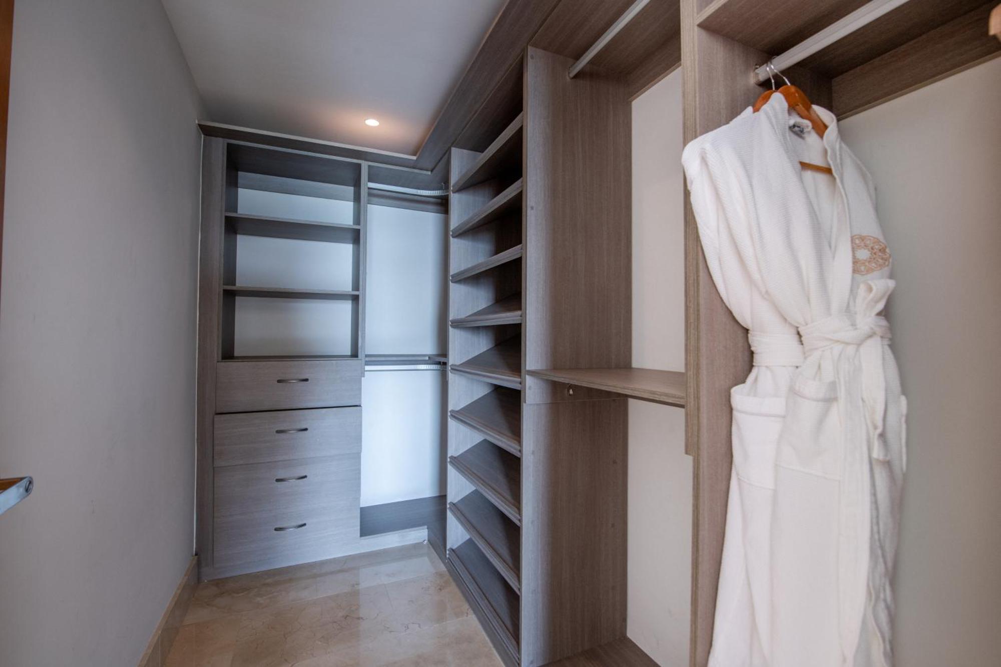 Hacienda Samana Bay Hotel Exterior foto A walk-in closet