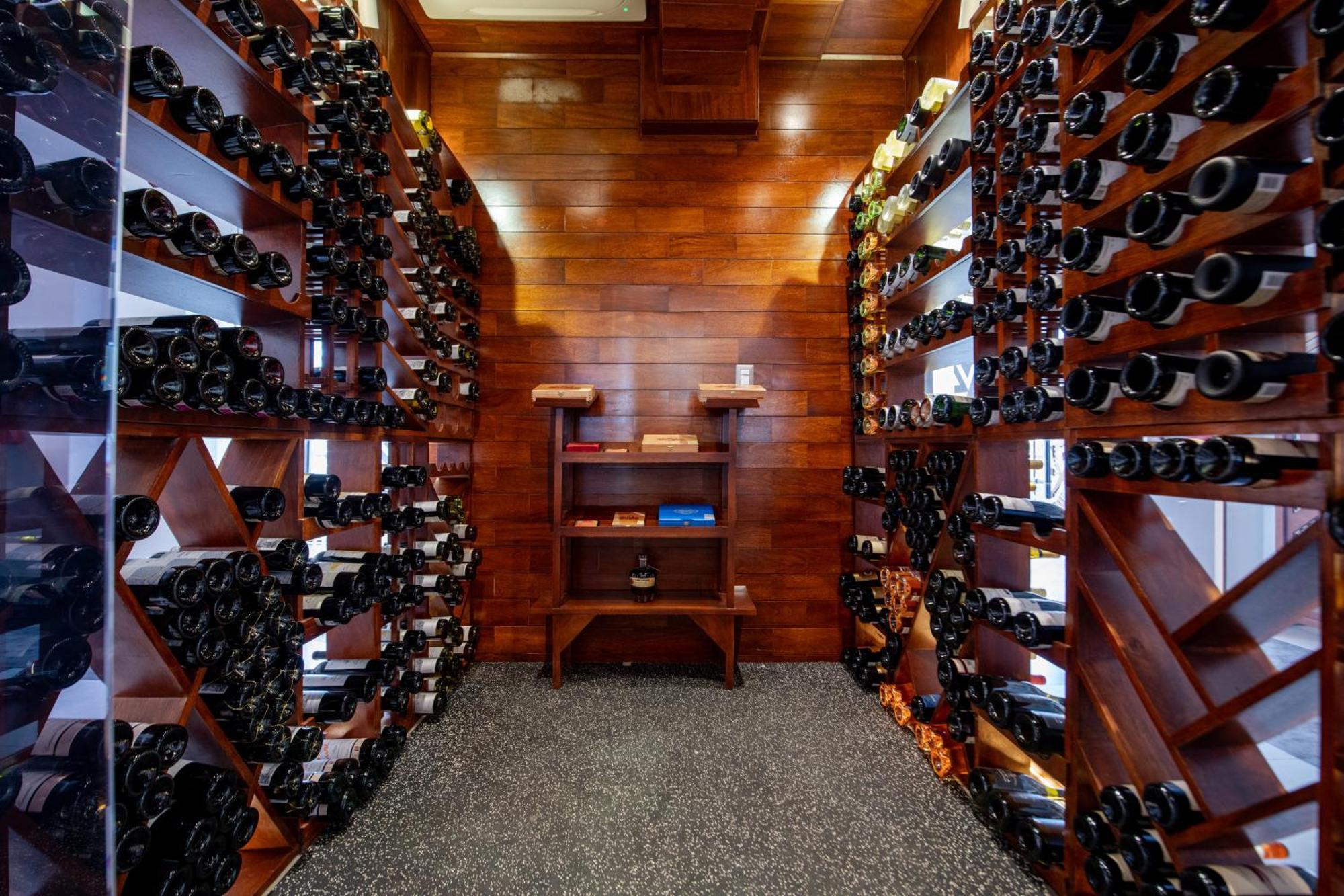 Hacienda Samana Bay Hotel Exterior foto Wine cellar